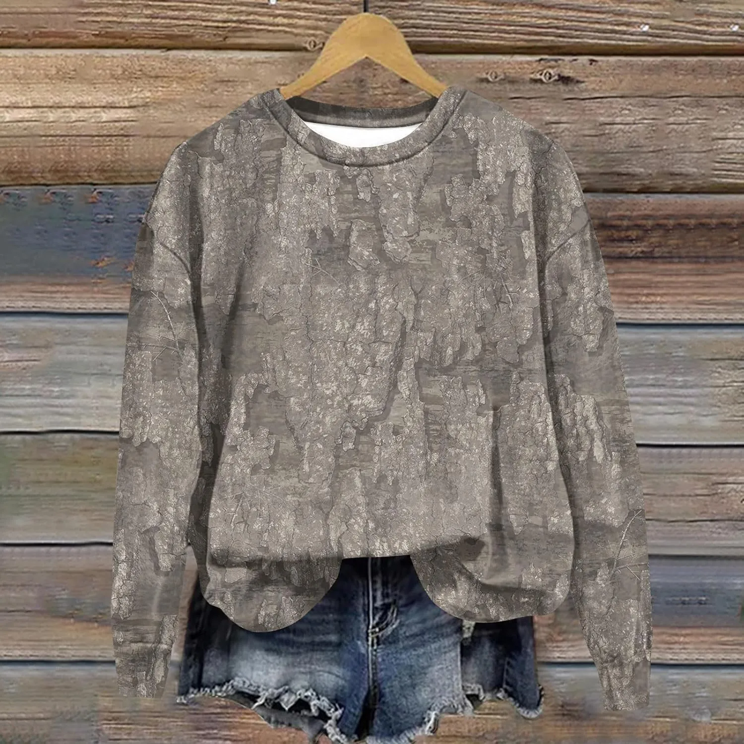 Oversized Camo Sweatshirt For Women Graphic Long Sleeve Tops Leaf Print Fall Clothes 2024 Crewneck Pullover