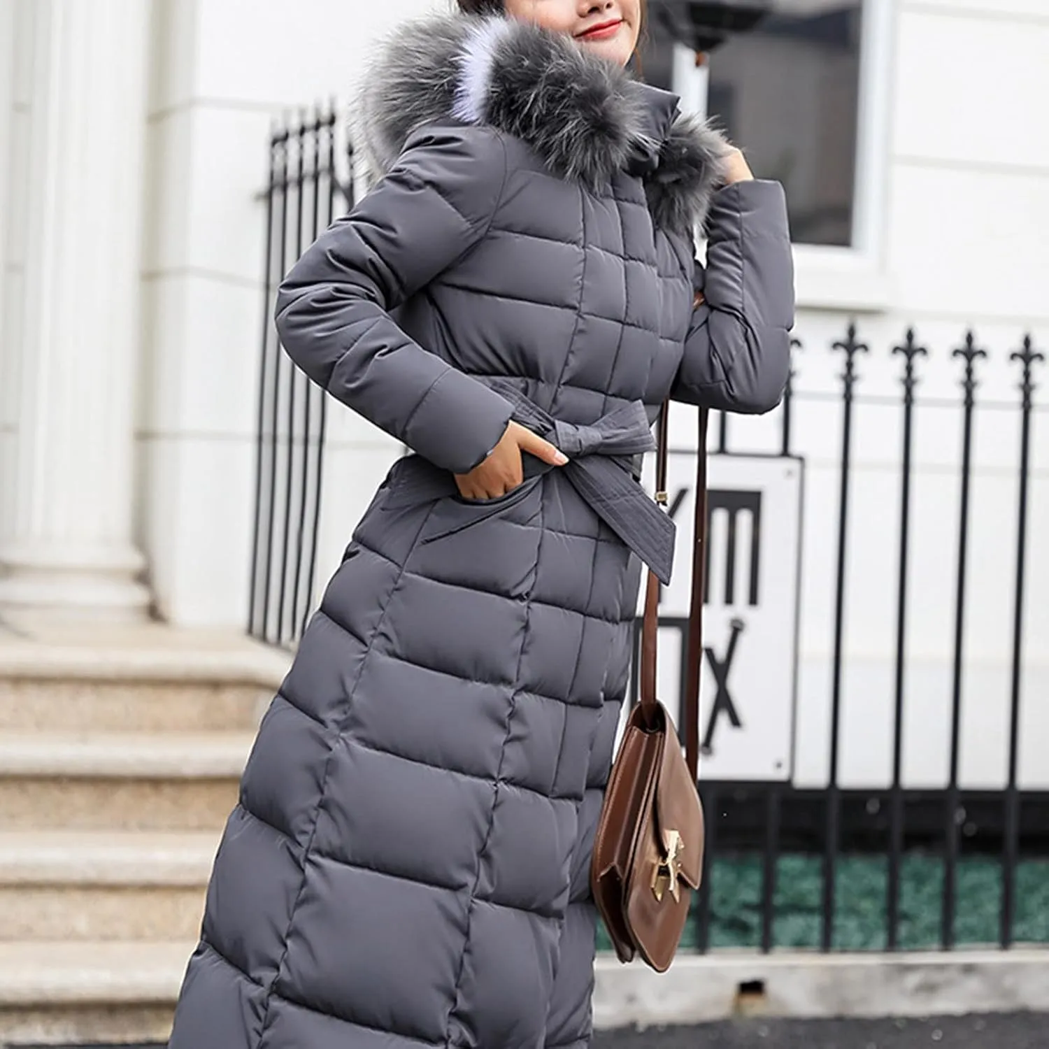 Women's Water Resistant Long Winter Coat Thickened Down Jacket Warm Puffer Jacket Pockets Quilted Parka with Faux Fur