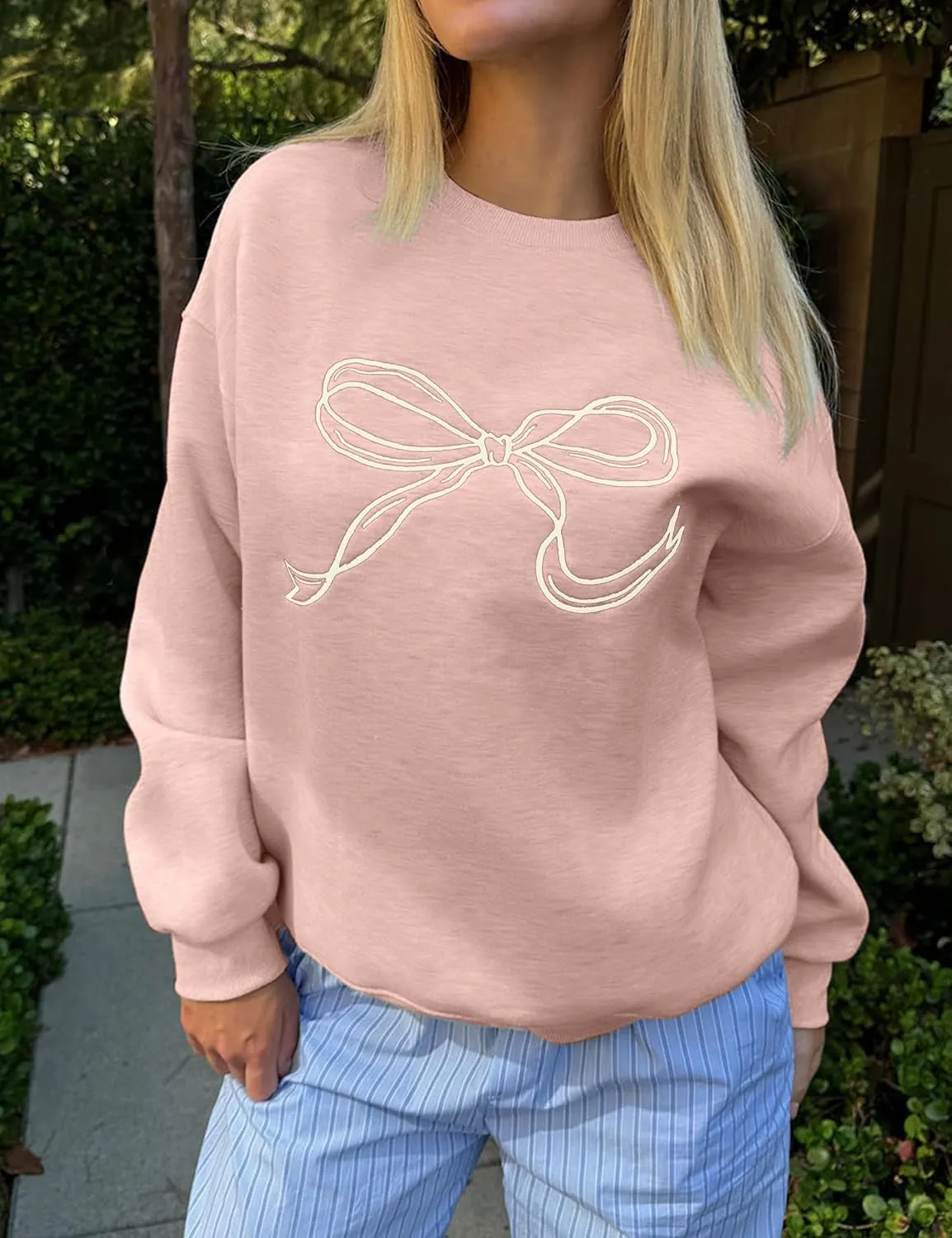 Ythomm Women’s Bow Graphic Sweatshirts Oversized Crewneck Drop Shoulder Pullover Sweatshirt Long Sleeve Tops 2024 Fall Outfit